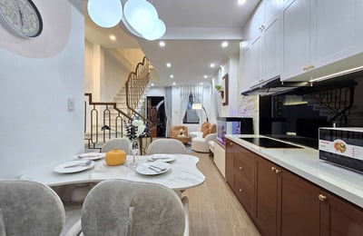 Miete eines modernen 3-stöckigen Hauses im Stadtteil Hai Chau, Da Nang, Vietnam